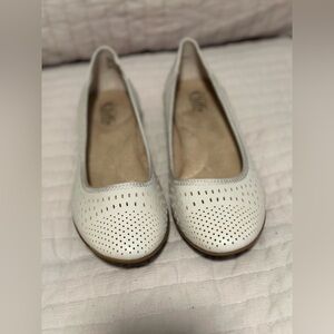 Cliff’s Carrie flats